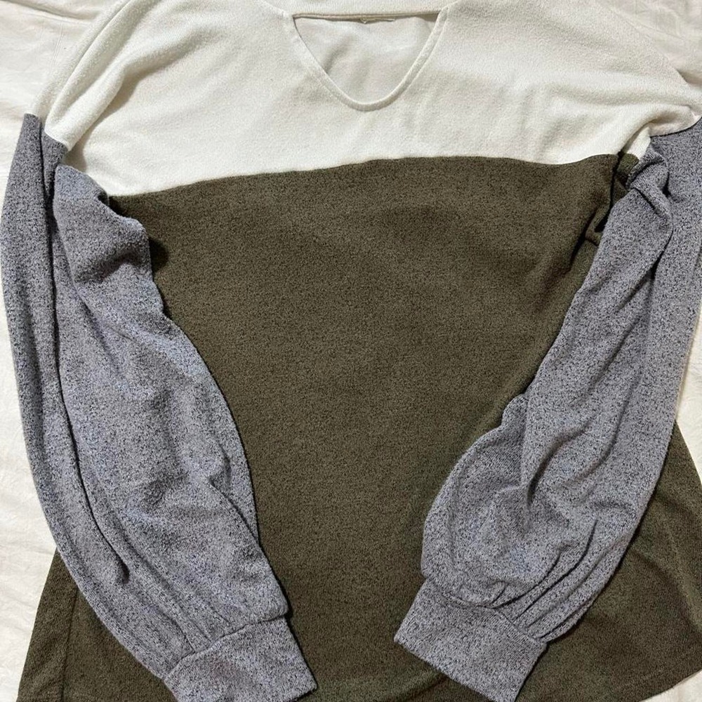 Maurices Womens Colorblock Knit Top Olive Green Cream Grey Long Sleeve Large